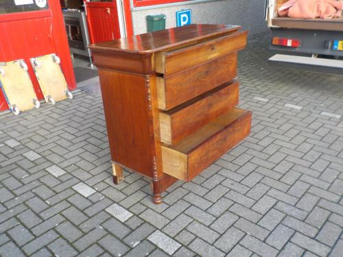 Antiek 4 ladenkast in goede staat koopje 50 euro