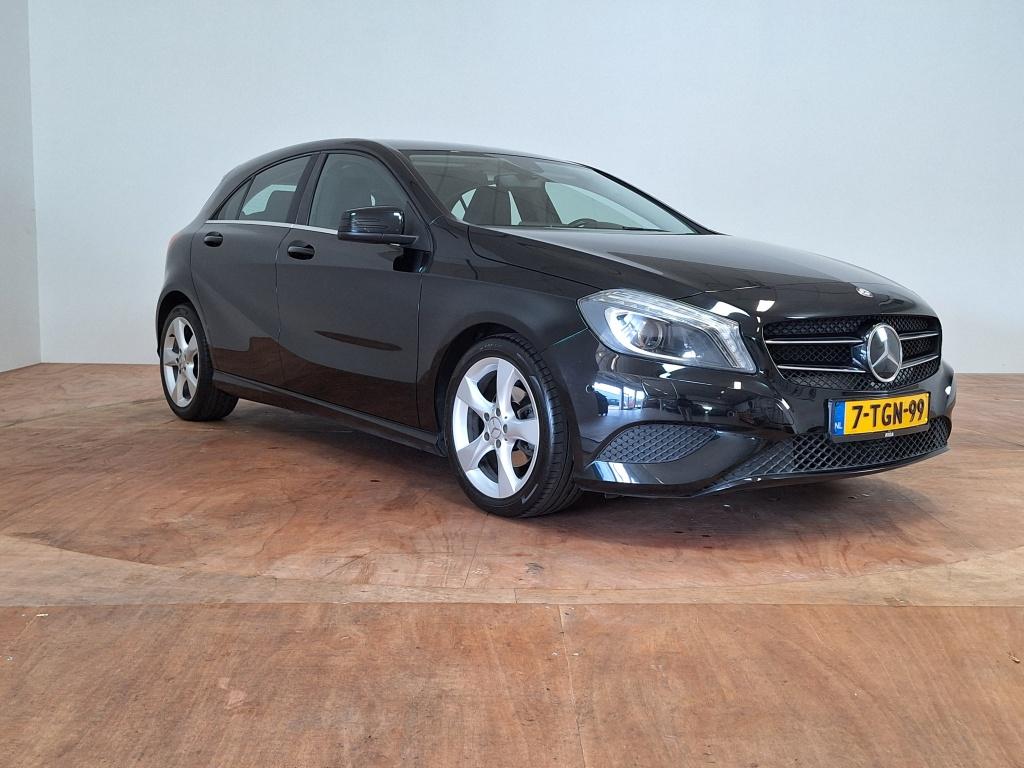 Mercedes-Benz A-Klasse 180 4u3 | ambient lighting | climate control
