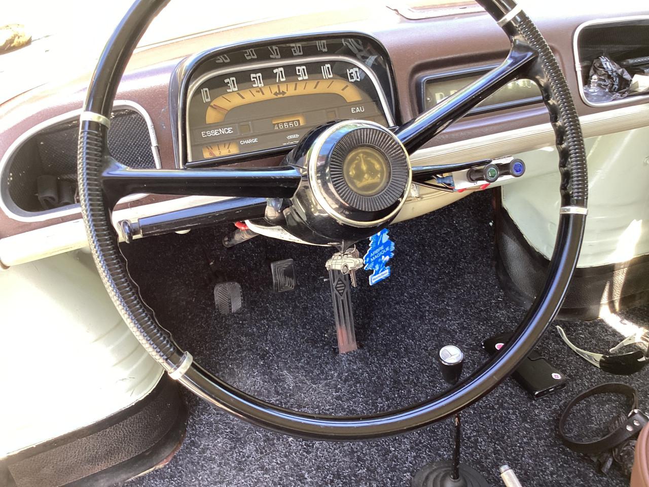 Renault Dauphine.