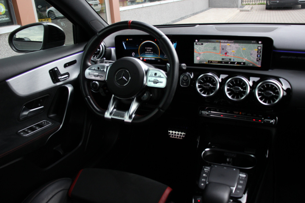 Mercedes-Benz A-Klasse amg 35 4matic premium plus | schaalstoelen | 360 cam