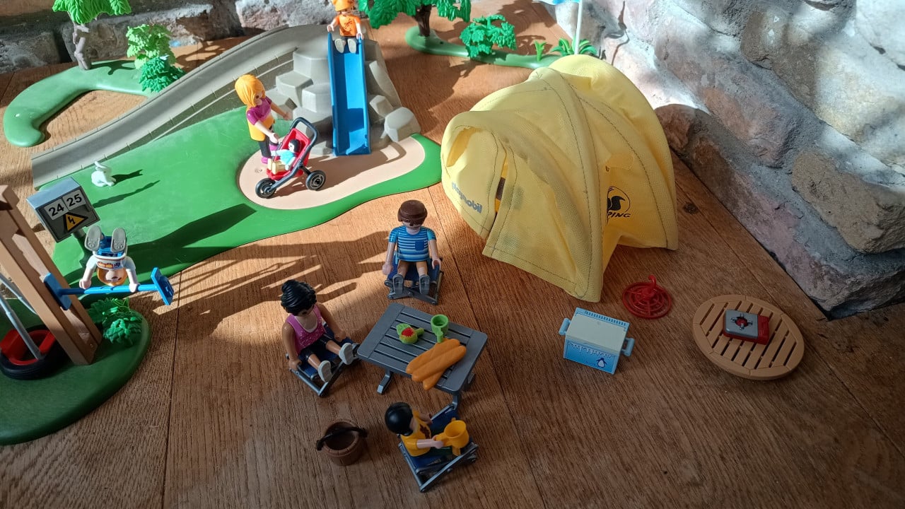 Speeltuin en camping