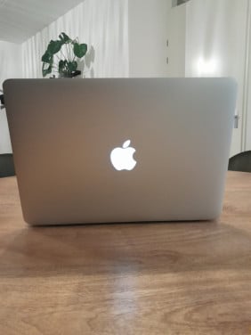 Apple MacBookAir 2015 | 13.3" | 1.6 GHz | 4 GB | 128 GB SSD | 9 m garantie