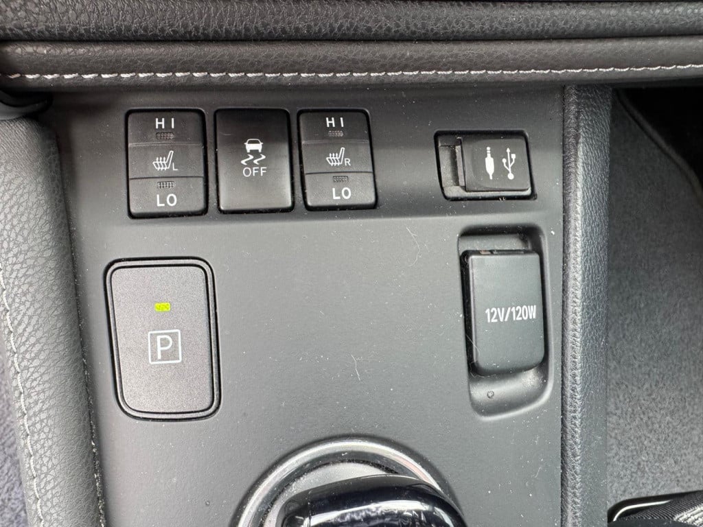 Toyota Auris 1.8 hybrid lease pro