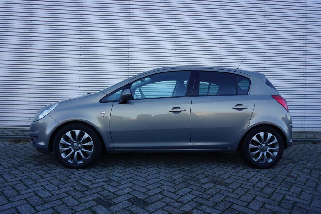Opel Corsa 1.4-16v '111' edition airco / cruise / elektr. ramen / trekhaak