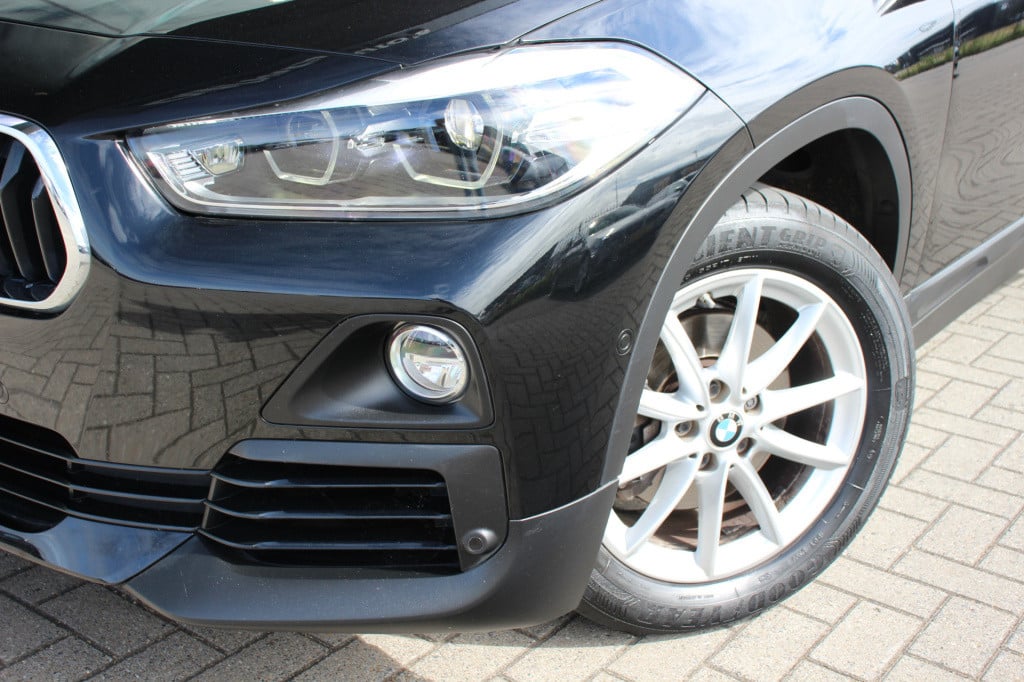 BMW X2 sdrive18i executive | leder | achteruitrijcamera | navi |