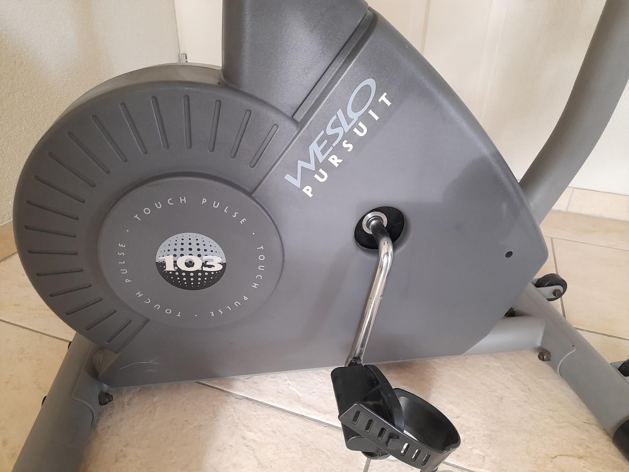 Hometrainer (werkt naar behoren ) in goede staat!  In zwaarte verstelbaar