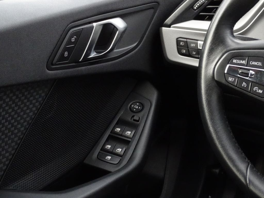 BMW 1 Serie 118i business edition | led | apple carplay/android auto