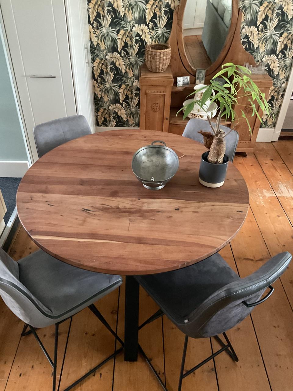 Bartafel met 4 barkrukken Xooon