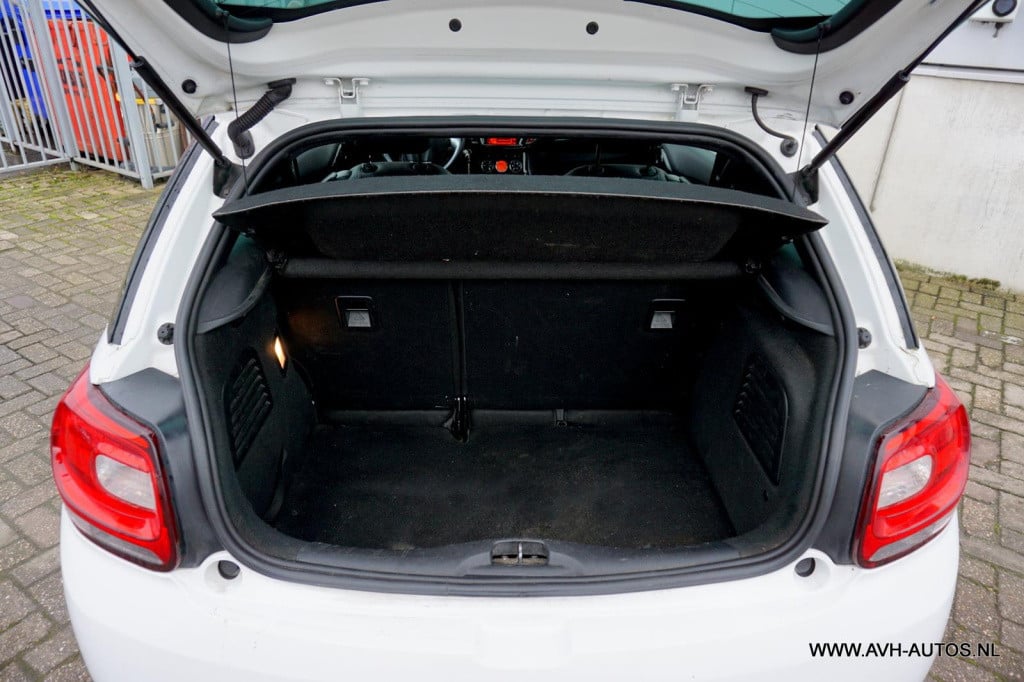Citroen DS3 1.6 so chic in white