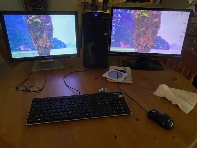 Pc intel core i3 met 2 beeldschermen