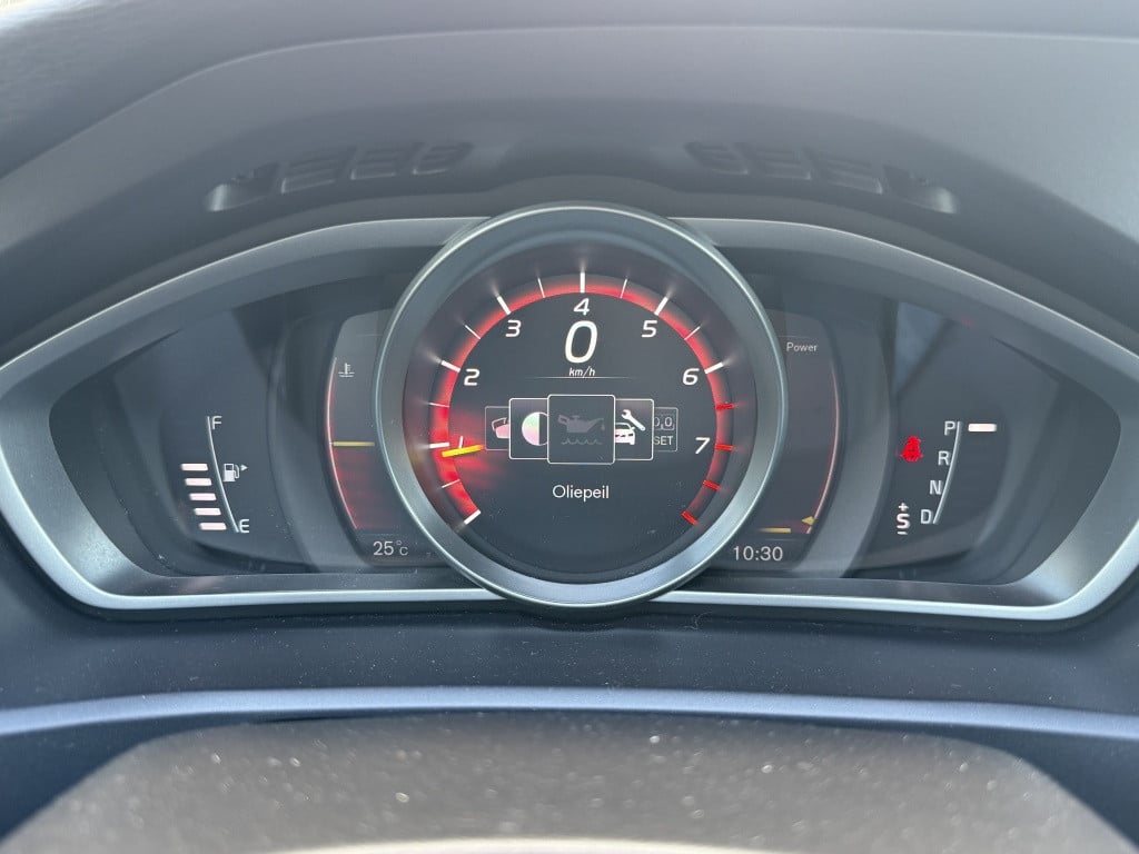 Volvo V40 t3 153pk aut6 polar+ sport| panodak| camera| h&k sound| keyless|