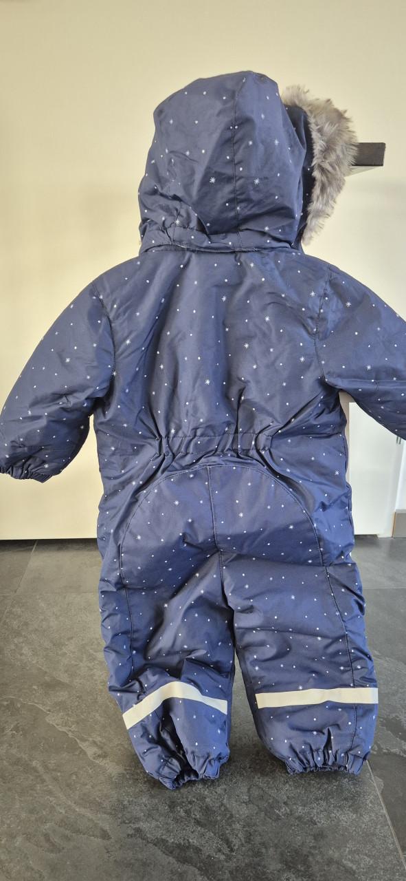 Donkerblauw skipak met sterretjes en bontkraag, maat 86