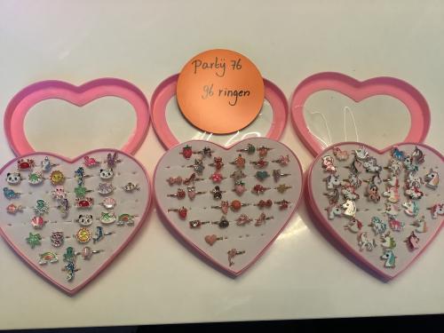 Partij leuke kinderringen. ( partij 76)