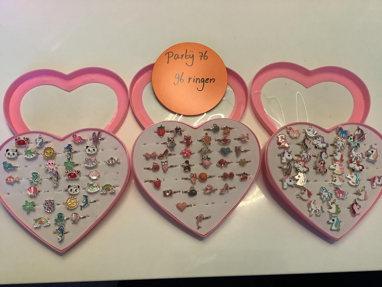 Partij leuke kinderringen. ( partij 76)