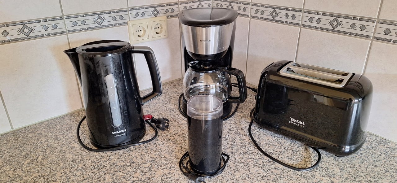 Koffiezetapparaat, koffiemolen, waterkoker e.d.