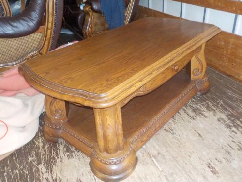 Mooie kwaliteit massief eiken salontafel met lade in zeer goede staat