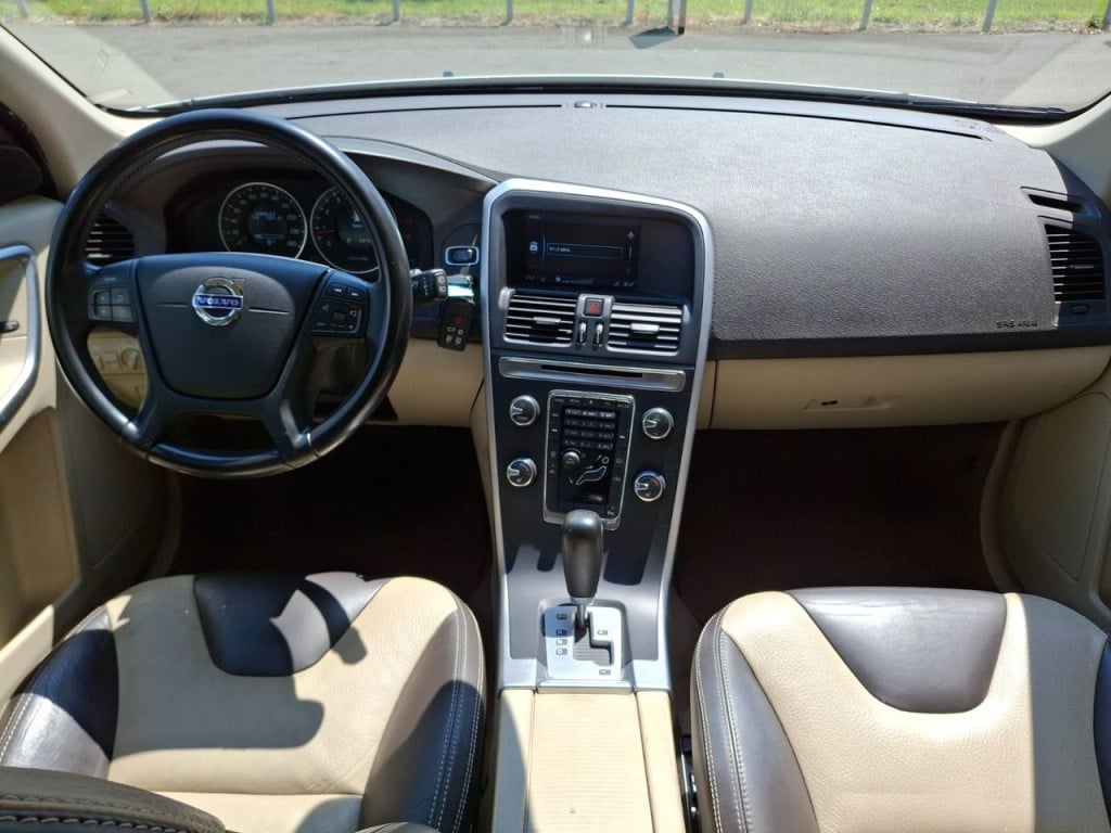 Volvo XC60 2.0 t5 kinetic xenon | leder | dealer onderhouden!