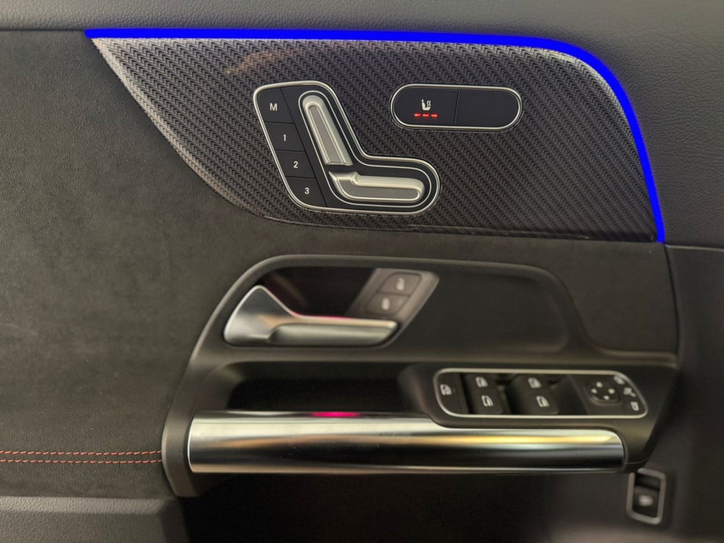 Mercedes-Benz Gla-klasse 180 business solution amg
