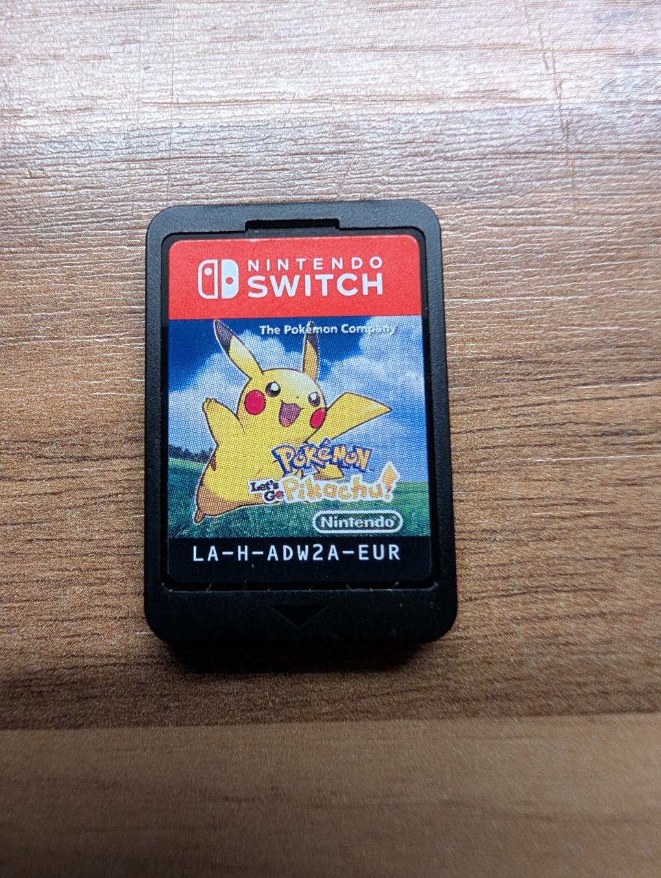 Nintendo Switch Lite Turquoise + Pokémon Let's Go Pikachu