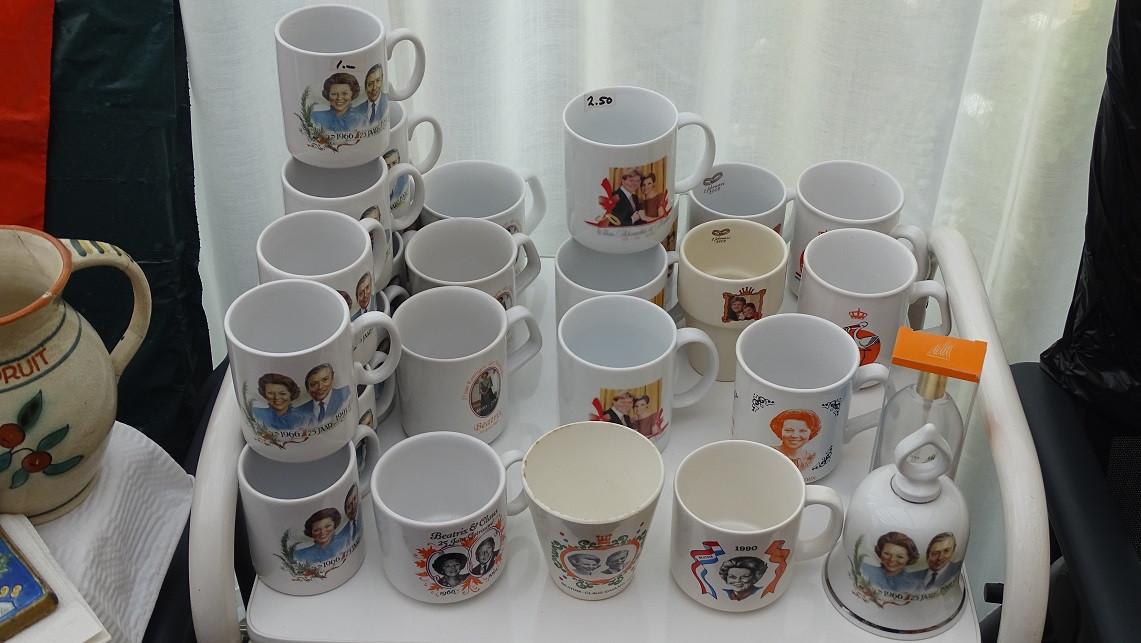 Koningshuis spullen 21 Bananen dozen  (Ophalen)