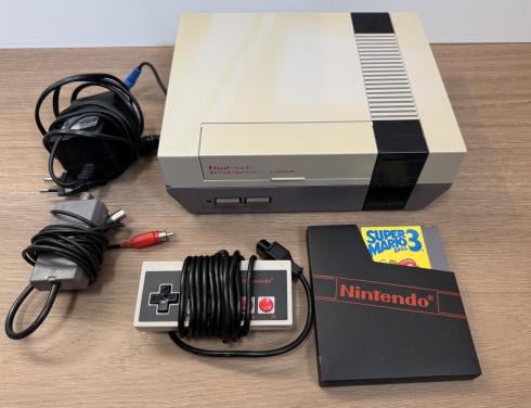 Nintendo NES | Super Mario Bros. 3 | 1 controller | Adapter | Antennekabel