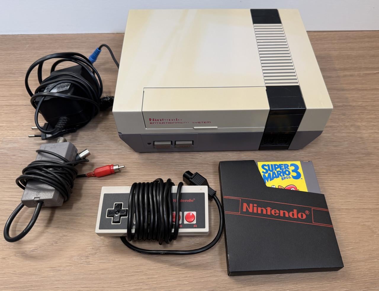 Nintendo NES | Super Mario Bros. 3 | 1 controller | Adapter | Antennekabel