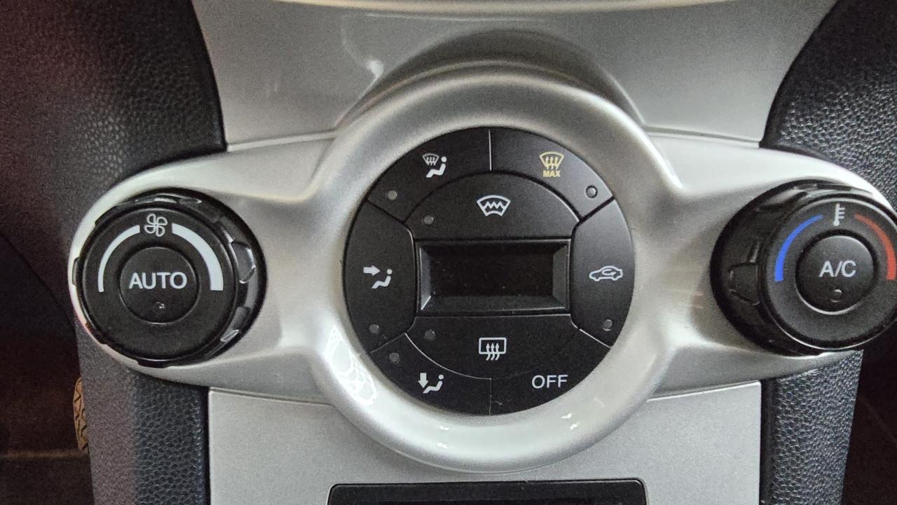 Zeer mooie Ford Fiesta 1.4 Titanium Bouwjaar: 2012