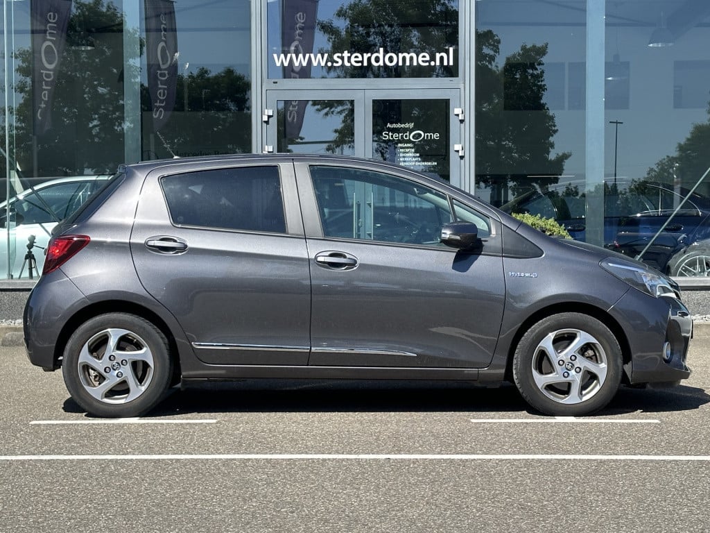 Toyota Yaris 1.5 hybrid lease i camera i automaat i airco l navigatie i zee