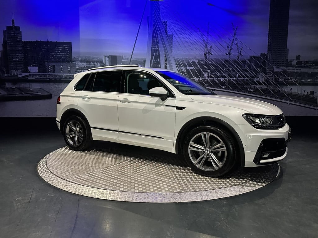 Volkswagen Tiguan 1.5 tsi act highline business r-line *topcomfortstoelen*p