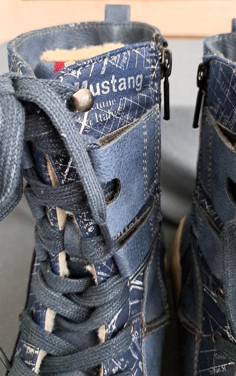 Mooie gevoerde Mustang schoenen, mt. 42