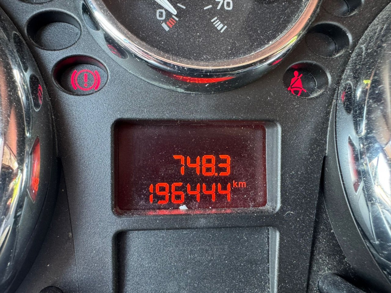 Peugeot 207 bj 2007 1600 euro