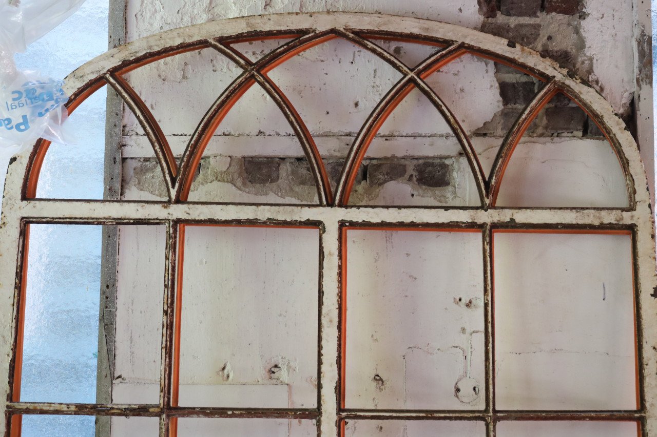 Antieke gietijzeren kerkramen / stalramen 2 stuks 150 x 186