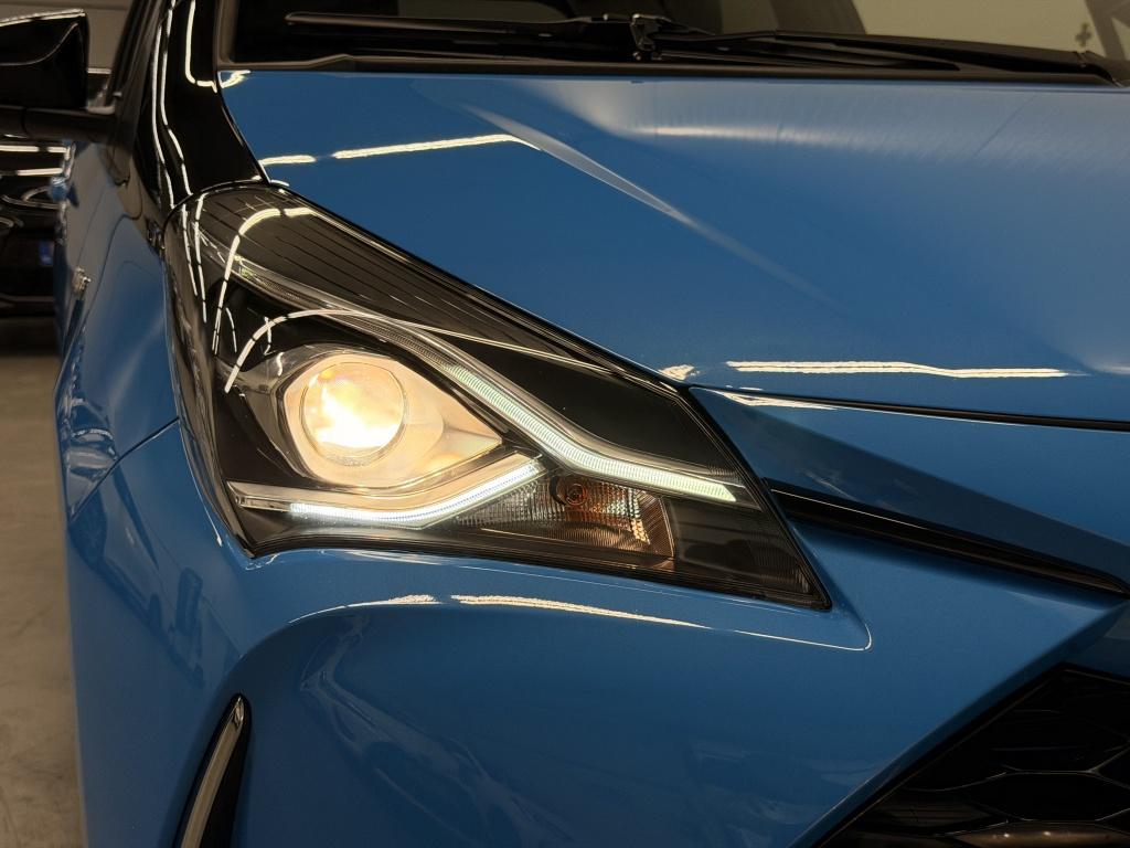 Toyota Yaris 1.5 hybrid skyblue edition
