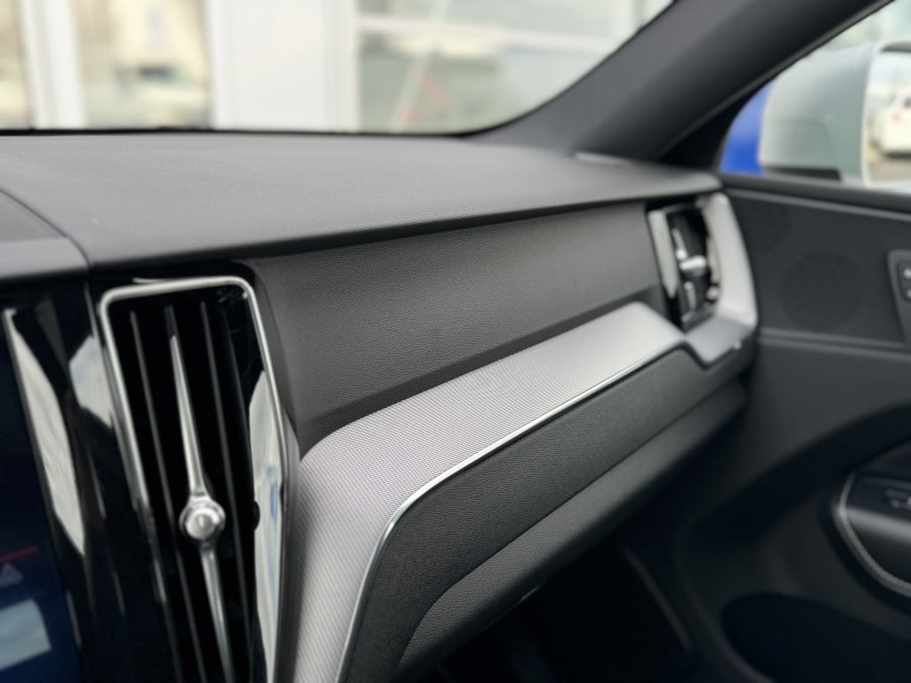 Volvo XC60 t8 recharge 390pk awd inscription| panodak| luchtvering| camera|