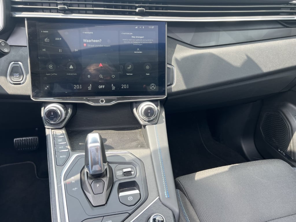 Lynk & Co 01 1.5 261pk plug in hybrid , pano dak , 360gr camera , car play 