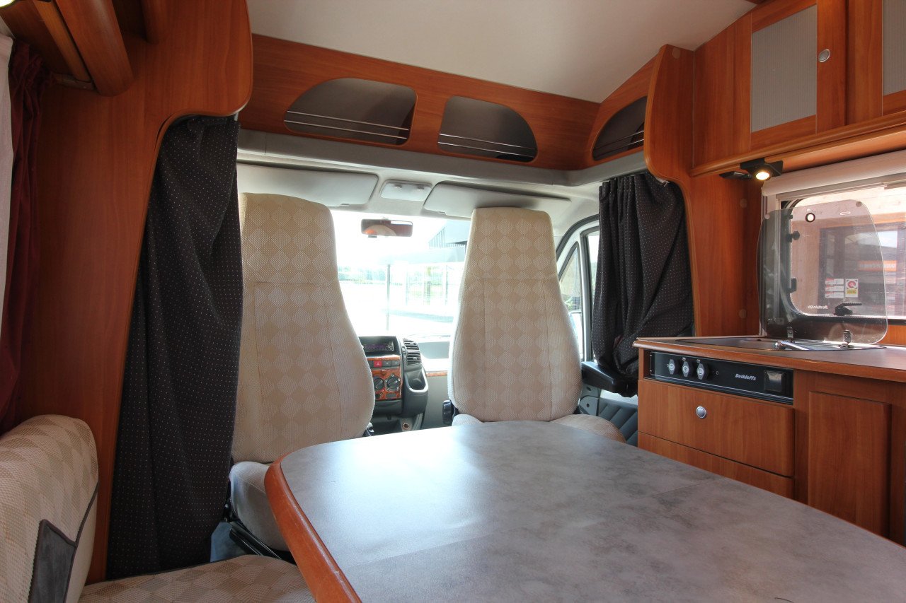 Dethleffs Advantage T6541 Vast bed, veel binnen-en kastruimte, zéér netjes