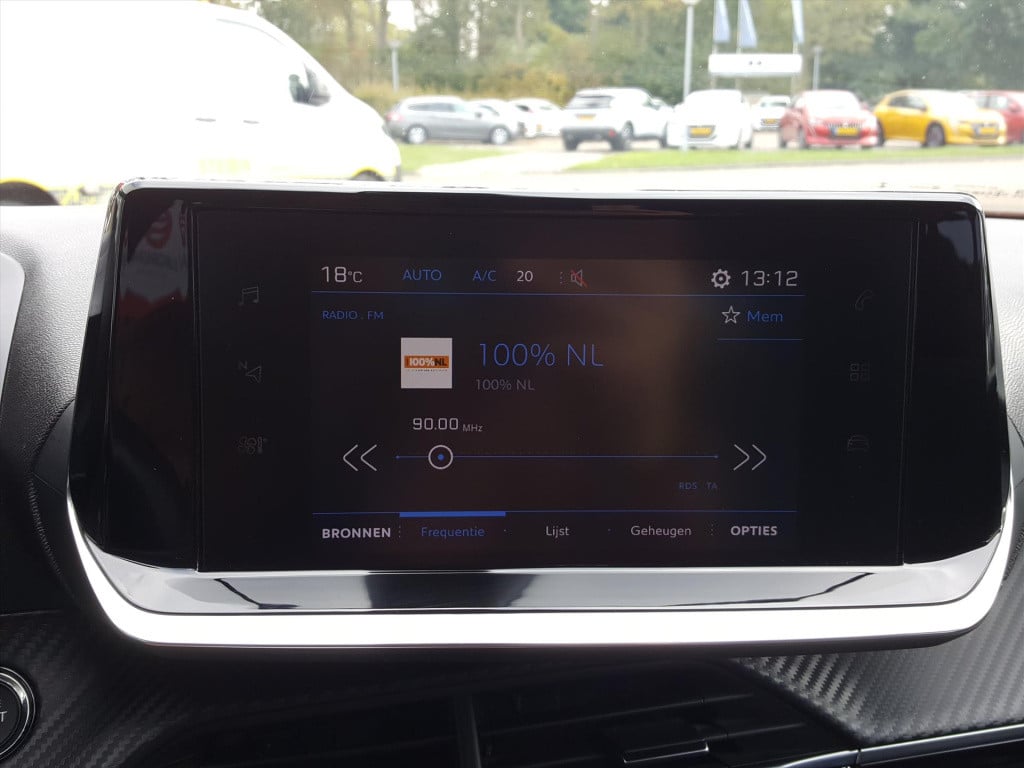Peugeot 2008 allure pack 1.2 pt-130pk trekhaak | apple carplay & android au