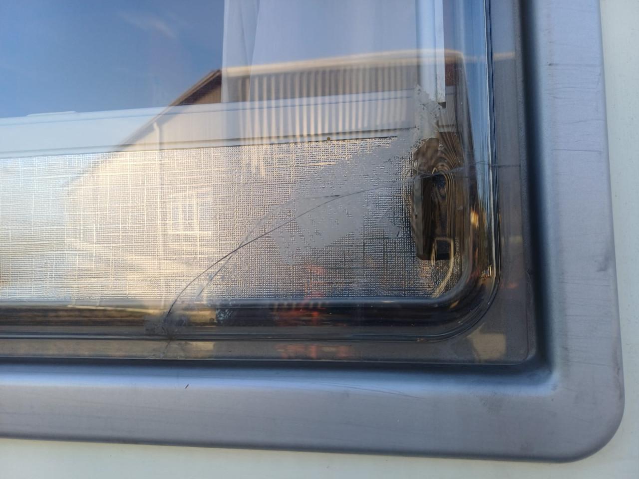 Te koop camper christal winner 2,8 jtd 6 pers 2004