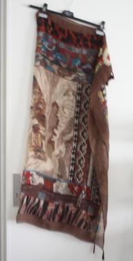 Bruine sjaal met motief