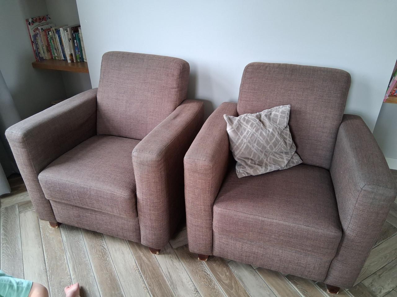 Bank en stoelen gratis af te halen