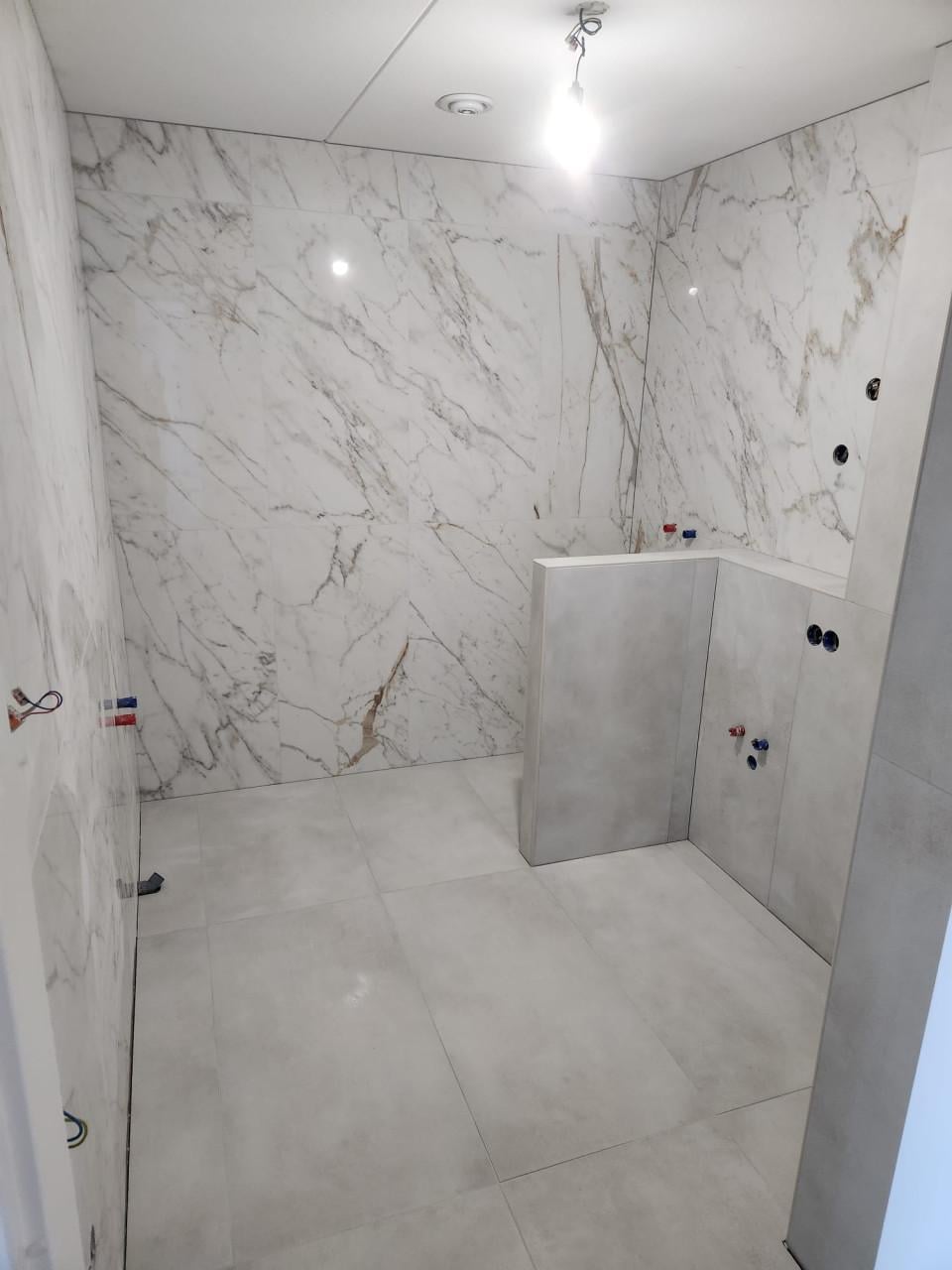 Tegelzetter nodig? Bel/app: 06 21937244 of Mail: jvbtegelzetter@gmail.com