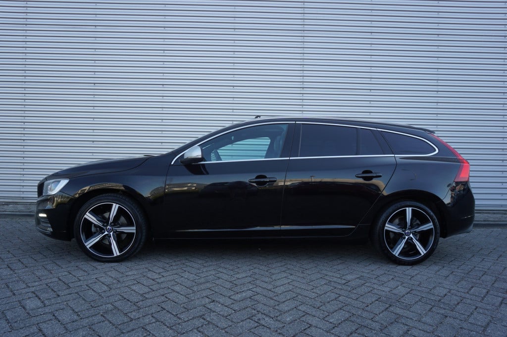Volvo V60 2.0 d4 business sport - automaat - climate / navi / cruise / lane