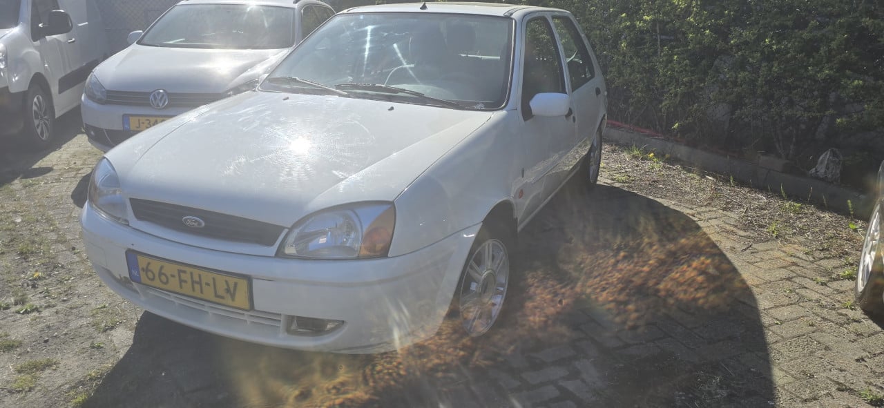Luxe Ford Fiesta, airco, trekhaak, 5 deuren, nieuwe apk