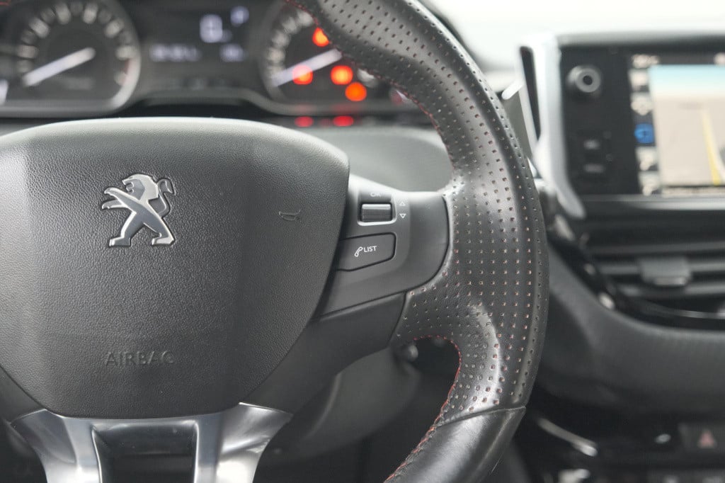 Peugeot 208 puretech 110 gt-line | apple carplay | parkeersensoren | climat