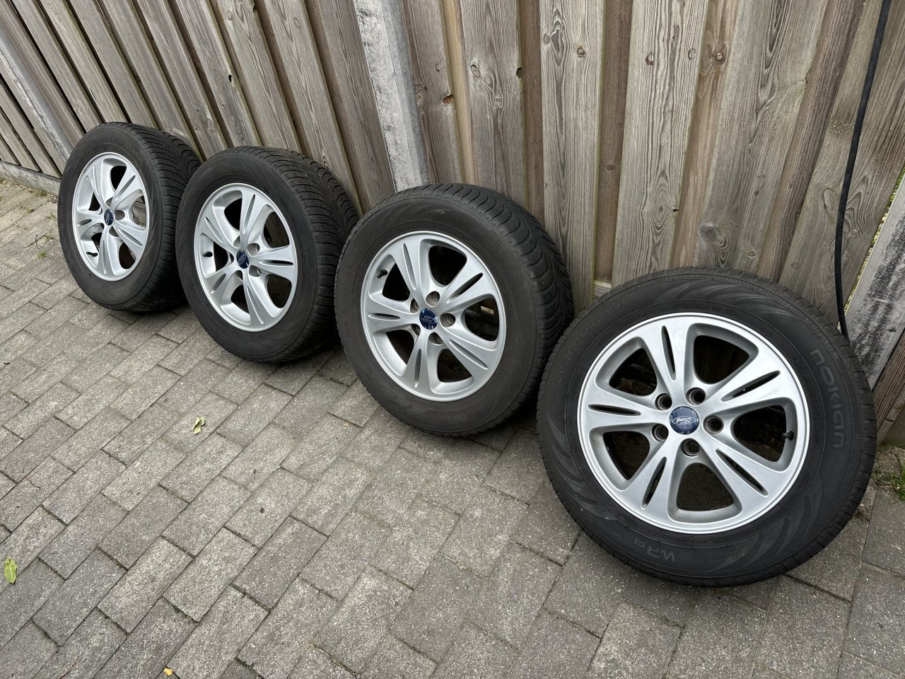 Winterbanden +velgen 16 inch Ford Mondeo Galaxy, enz.