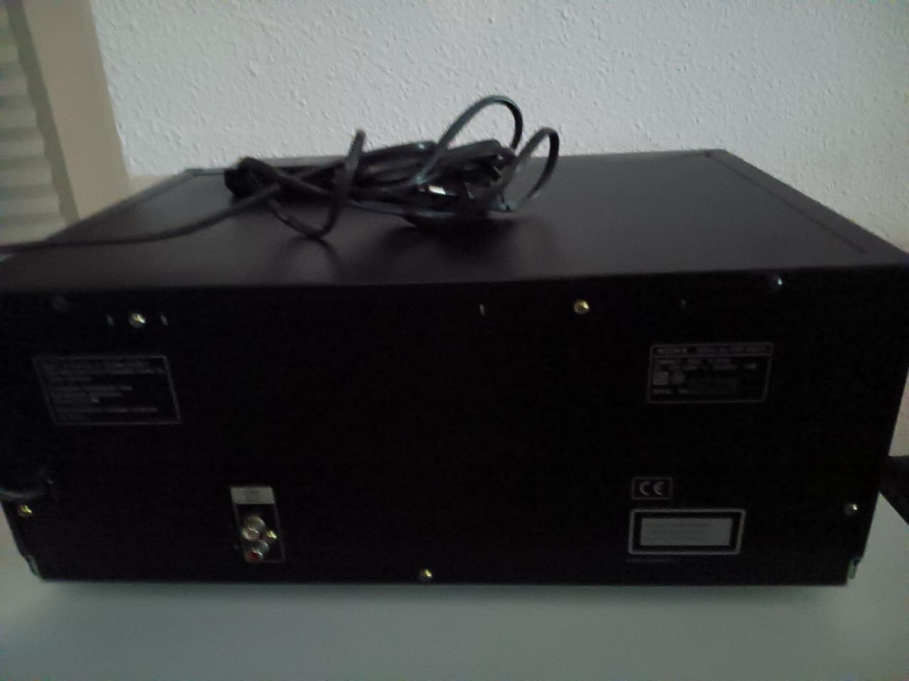 Sony CDP - CX 571 CD Wisselaar voor 50 CD,s met afst.bed.