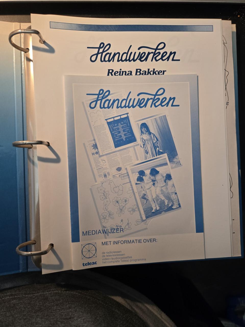 Vintage cursusmap "Handwerken" van Teleac