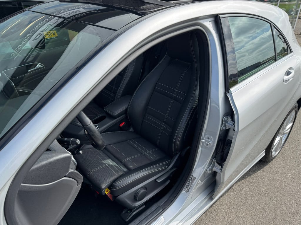 Mercedes-Benz A-Klasse 180 urban , apple-carplay / panorama dak