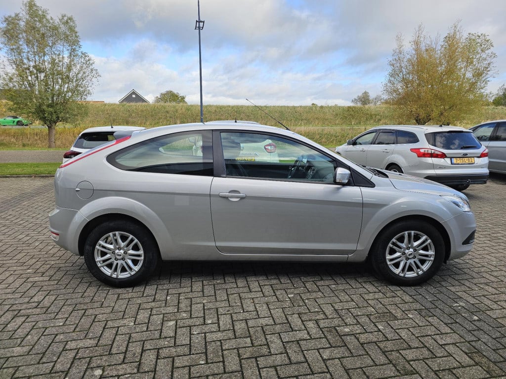 Ford Focus 1.6 trend airco,trekhaak. van eerste eigenaar!