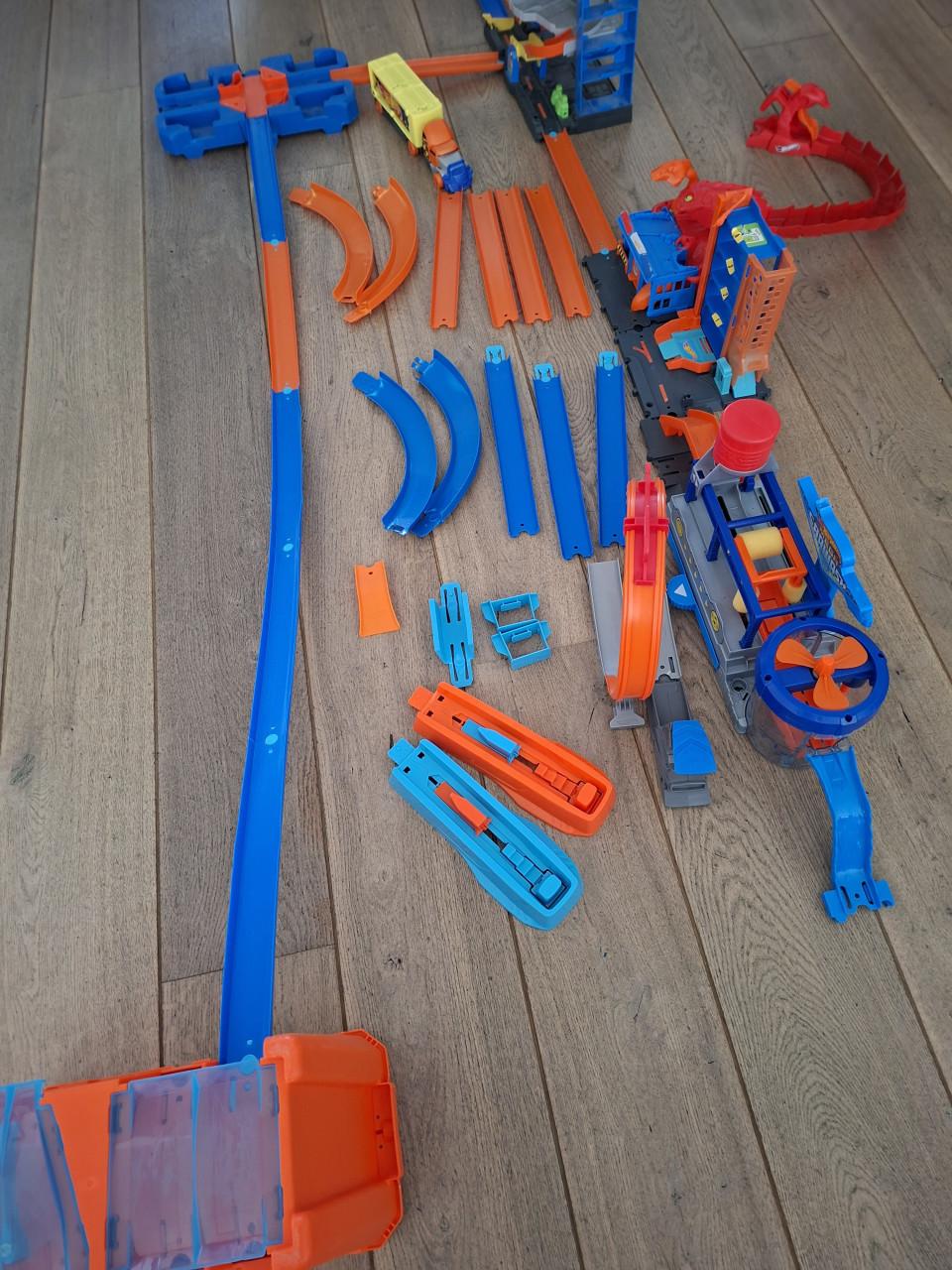 Hot wheels baan + auto's